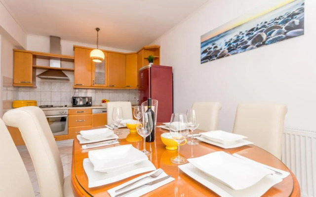 Apartment Pavla with pool