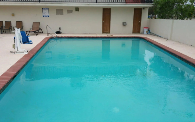 Travelodge by Wyndham LaFayette