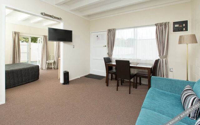 Marina Court Motel & Apartments