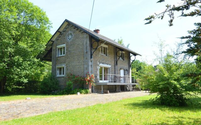 Modern Holiday Home in Yvoir With Garden