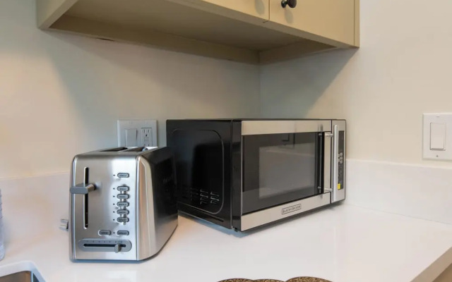 Stunning Studio Near DTLA