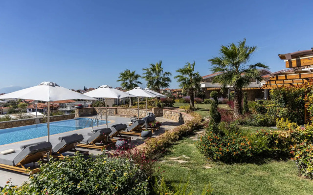 Akrolithos luxury suites