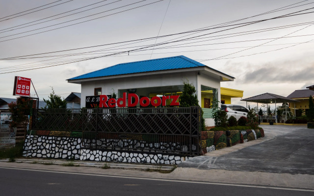 RedDoorz @ Aldos Villa Silangit