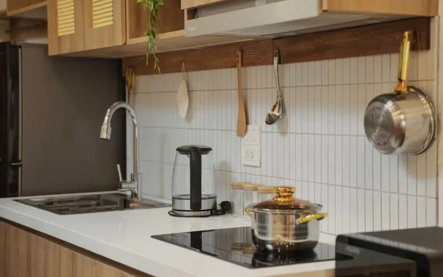 iRest Orange Tay Ho Lakeside Apartment