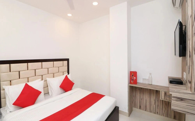 Pitampura Metro Station By OYO Rooms