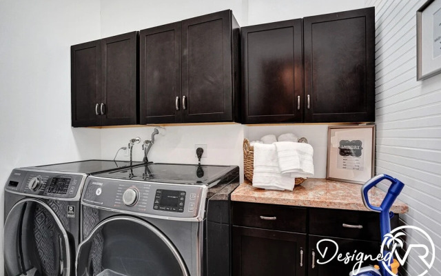 8-BR with Pool & Mini-golf & Soccer