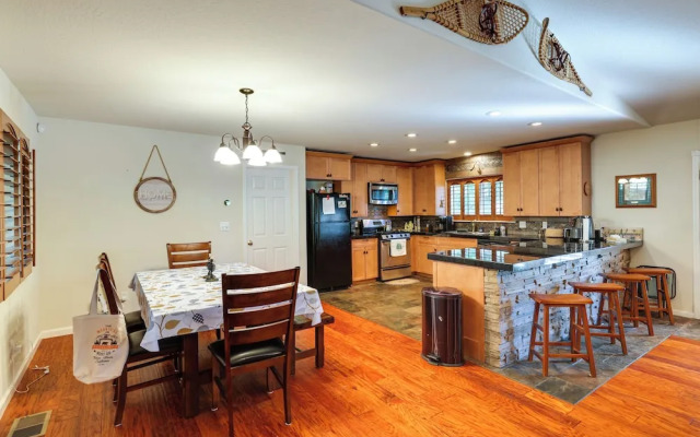 Cozy Mi-wuk Village Cabin w/ Deck!