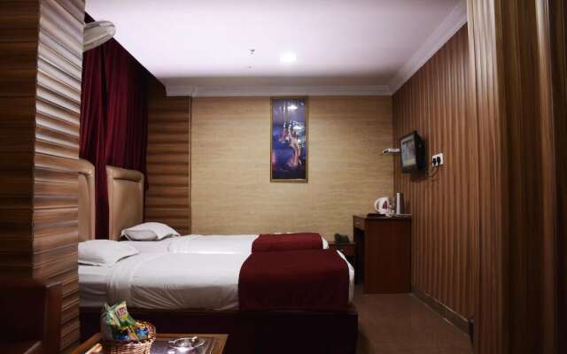 Hotel Raj Palace