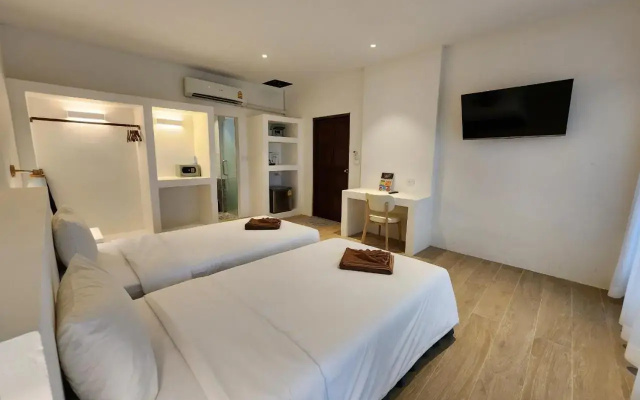 Twin Bay Resort