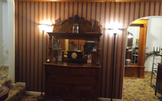 All Season's Groveland Inn