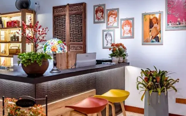Fanghua Hotel