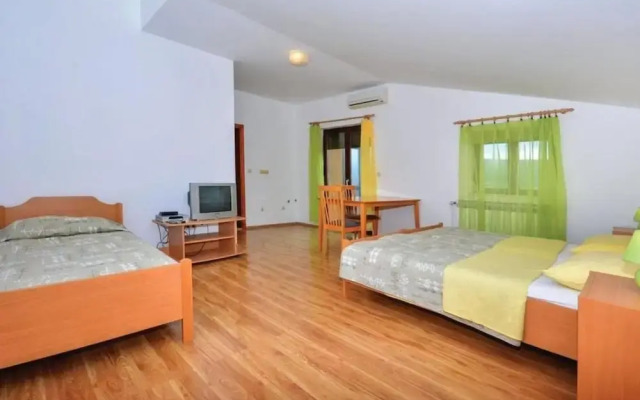 Marija - Rooms With Pool - R2