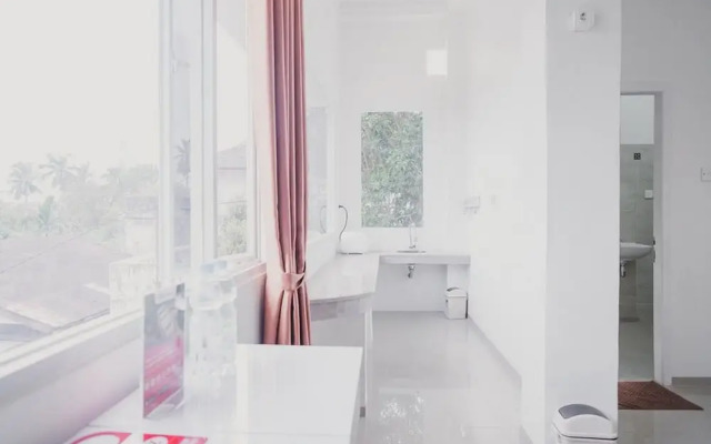 Rose Garden by RedDoorz