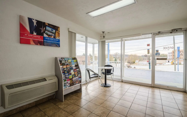 Motel 6 Commerce, GA