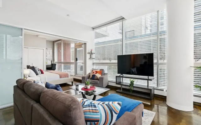Luxury Condo Steps From Stampede Park