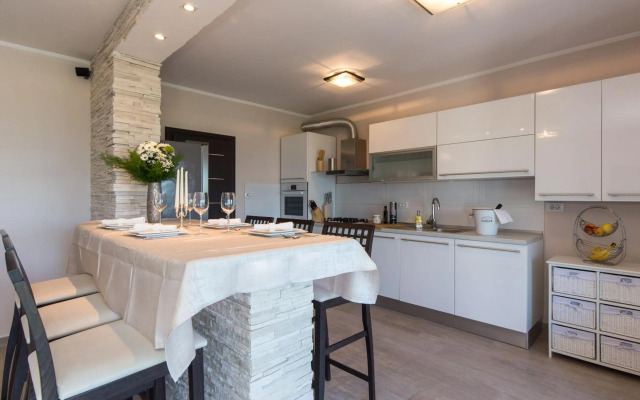 Deluxe Sea View Apartment Mate Balote