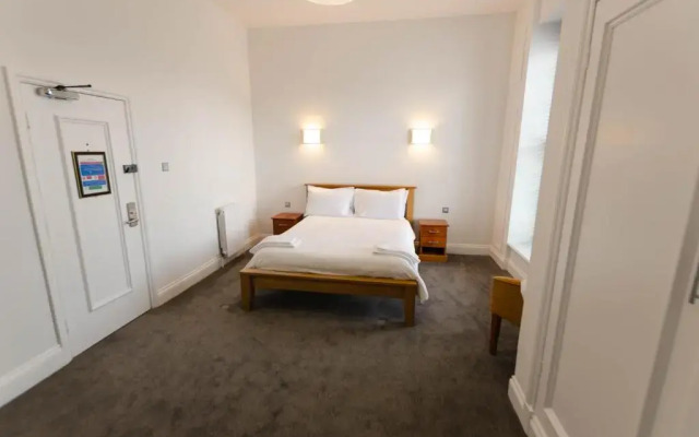 Admiral House Hotel