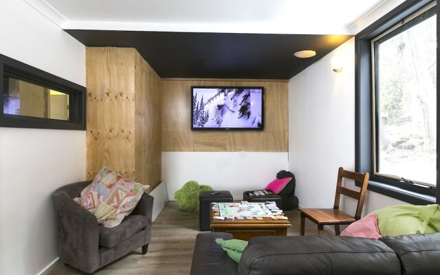 Feathertop Alpine Lodge