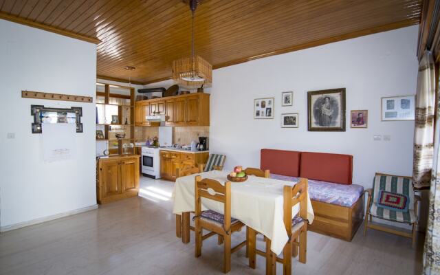 Traditional Home Near The Beach