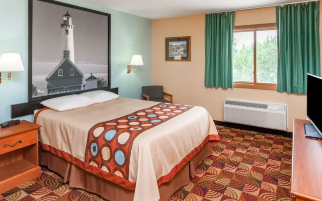 Super 8 by Wyndham Shipshewana