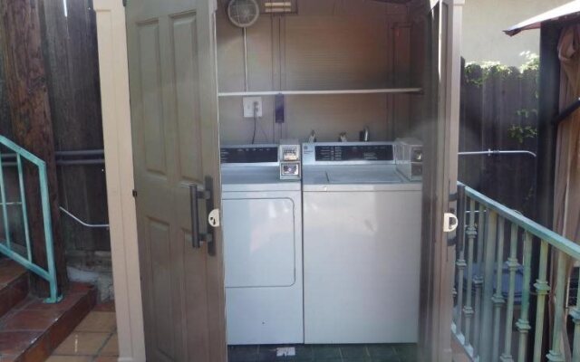 Woodland Hills Calabasas Guesthouses