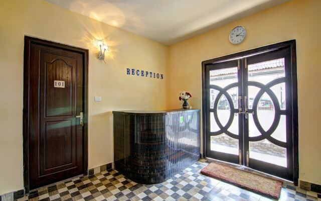 OYO 12862 Hotel Lamaz Residency