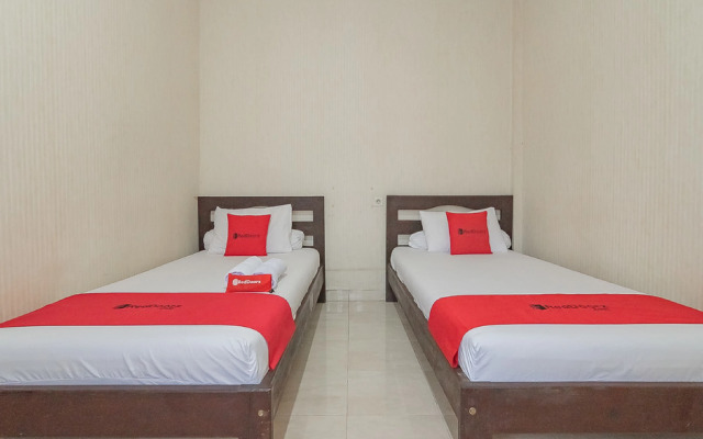 RedDoorz Syariah near Terminal Batu Ampar 2