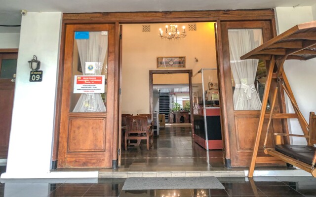 RedDoorz Syariah @ Jalan Buring Malang