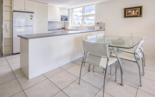 84 The Spit Holiday Apartments