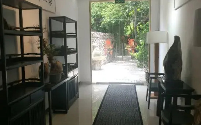 Xingyi Mountain Breeze Inn