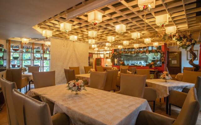 OYO 579 Anisabel Suites