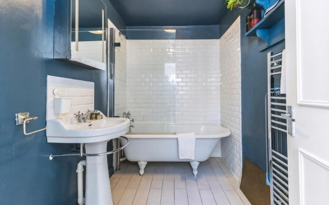Leafy & Stylish Brixton Retreat