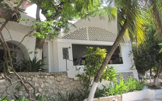 Ouanga Bay Beach Hotel