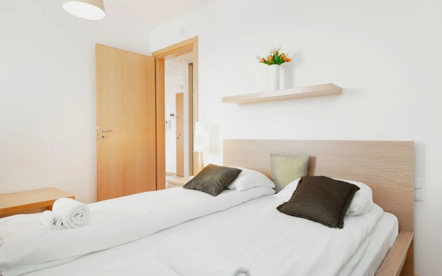 5th Floor Apartment in Warsaw by Renters