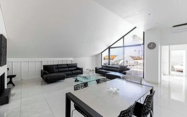Luxury Penthouse 120ma2 in the Heart of Cannes