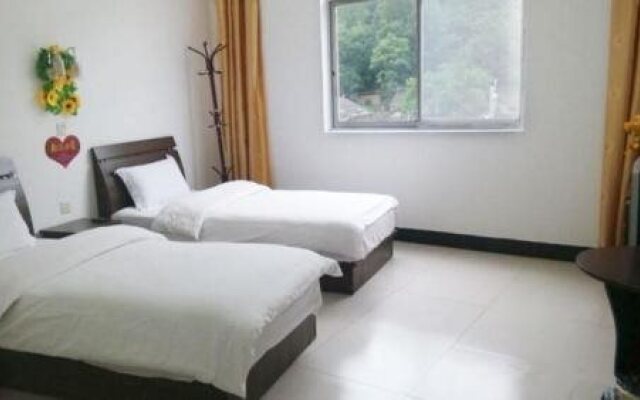 Shangluo Jinsi Gorge Julong Hotel