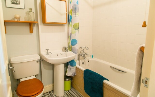 Perfect Brighton 2 Bed With Sea View!