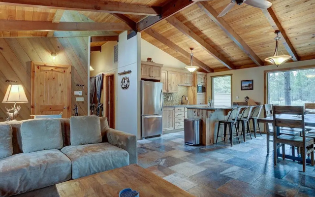 7 Approach Classic Home with Private Hot Tub and BBQ on the Deck by RedAwning