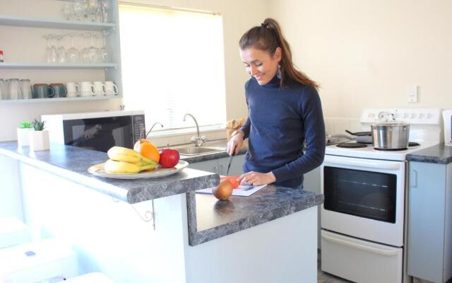 Les Troupes Apartments