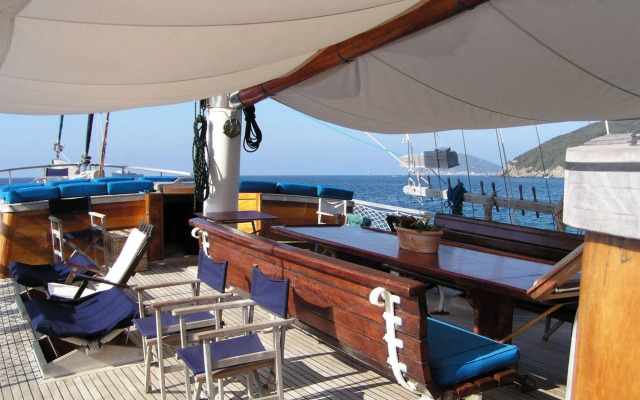 Boat and Breakfast