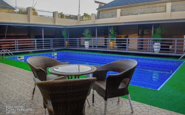 Bon Hotel Royal Parklane