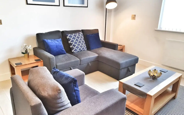 Modern Executive Apartment in Reading