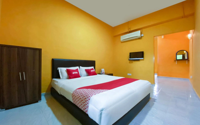 Super OYO 90039 Coop Hotel Kangar
