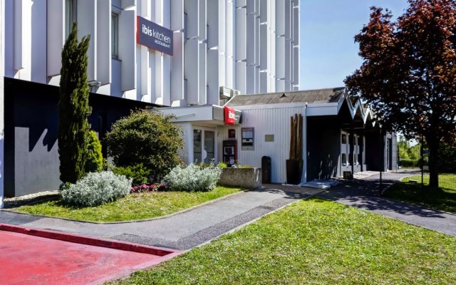 ibis Lyon Est Bron