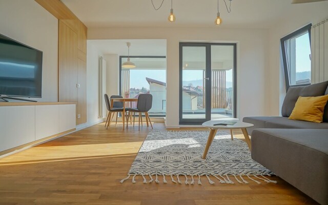 CN2i Luxury Accommodation Bobalna