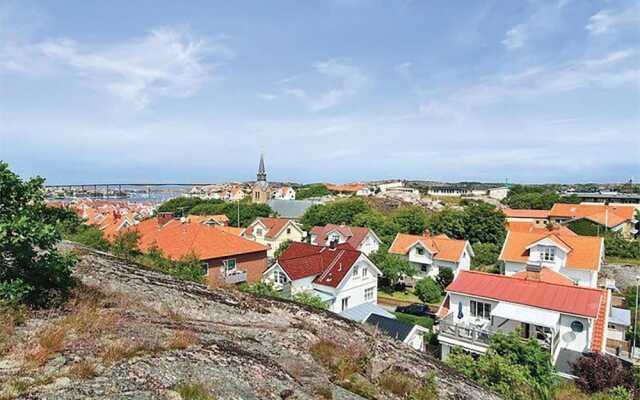 Beautiful Apartment in Kungshamn With 3 Bedrooms and Wifi