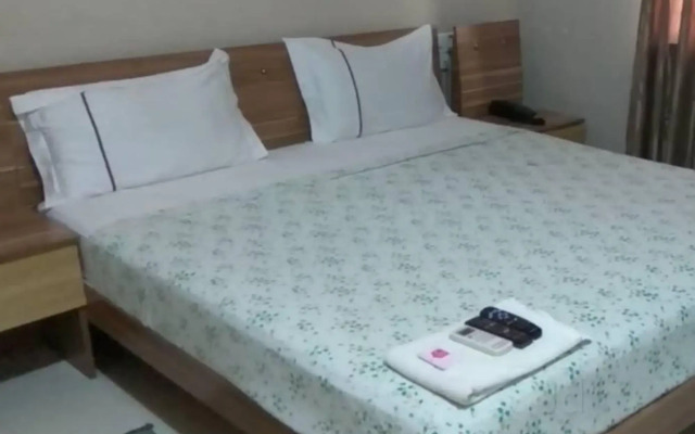 Nakshatra Comforts by OYO Rooms