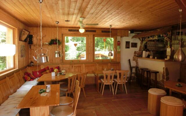 Cosy Apartment With Covered Porch