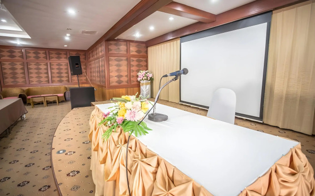 100 Islands Resort & Spa