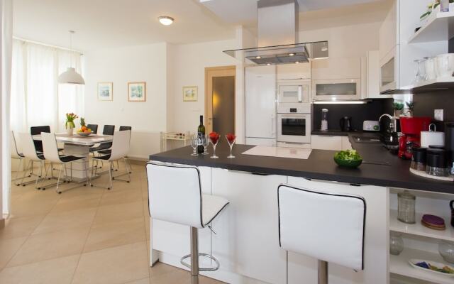 Spacious Villa in Vodice With Pool